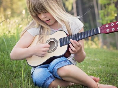 Sådan sælger du dine egne guitar riffs, lyde og melodier